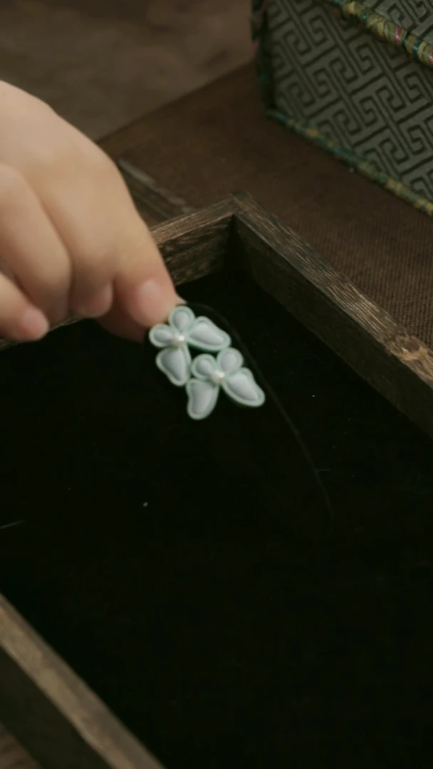 刺绣大**悟湘传礼盘扣发夹