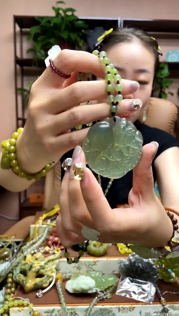 未镶嵌岫玉吊坠·