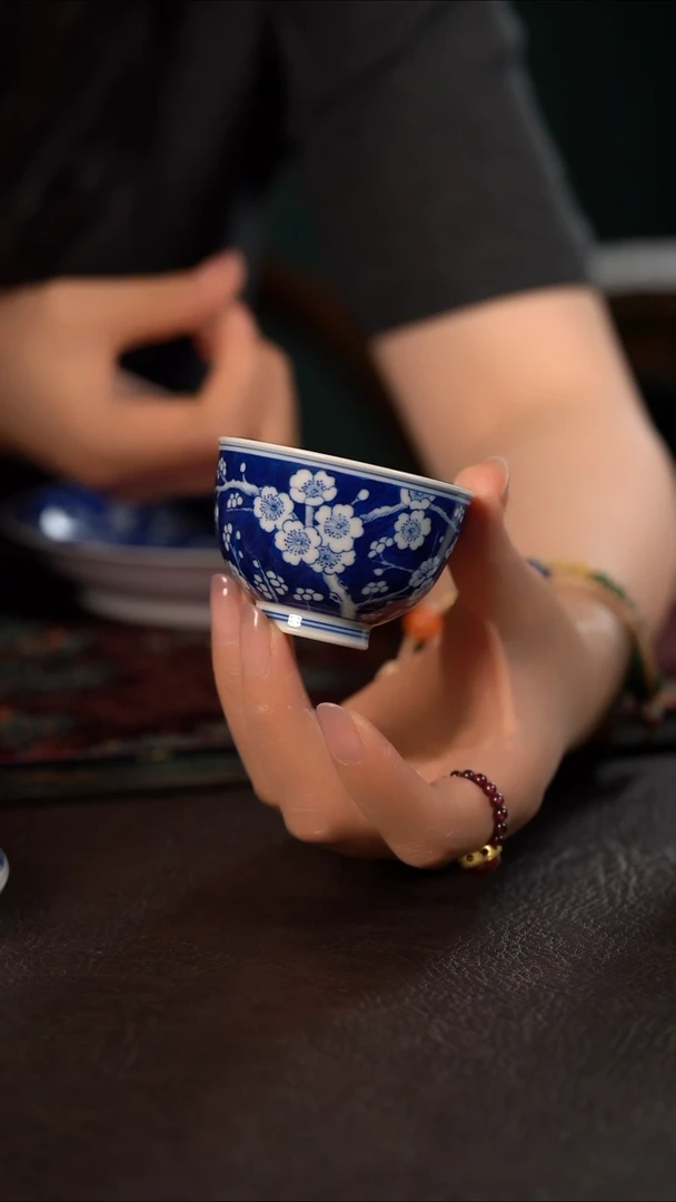 杯HLX陶瓷蓝地冰梅小鸡心杯