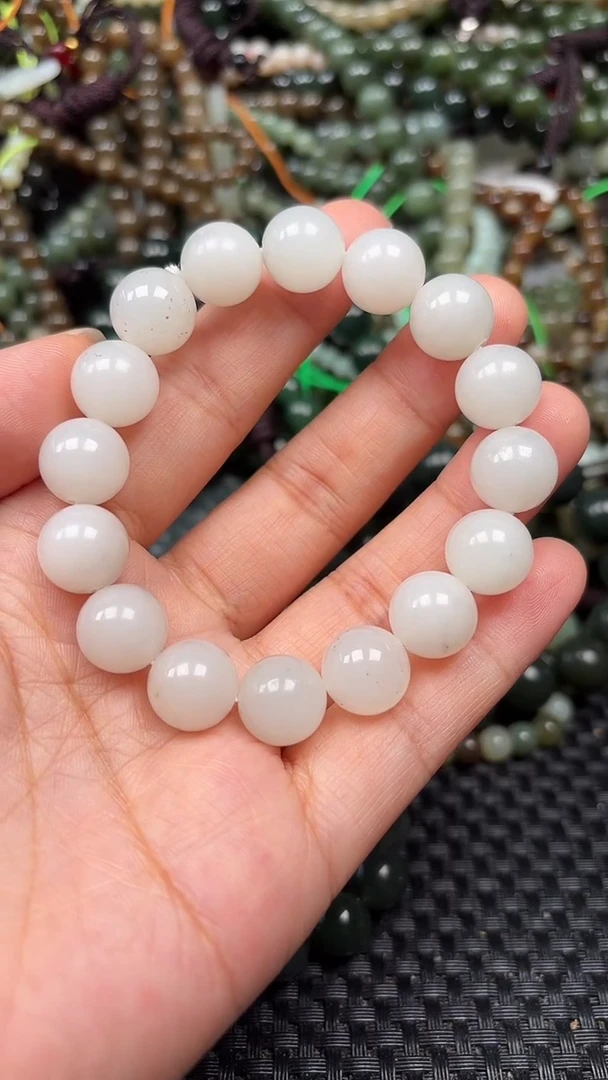 和田玉未镶嵌颈饰1