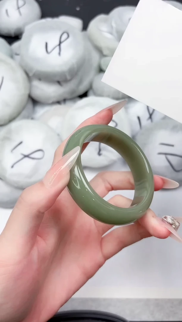 未镶嵌手镯石英质玉122-52