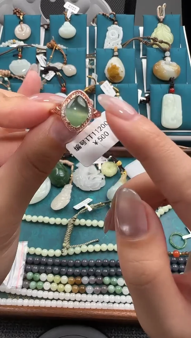 颈饰未镶嵌和田玉戒指 TT