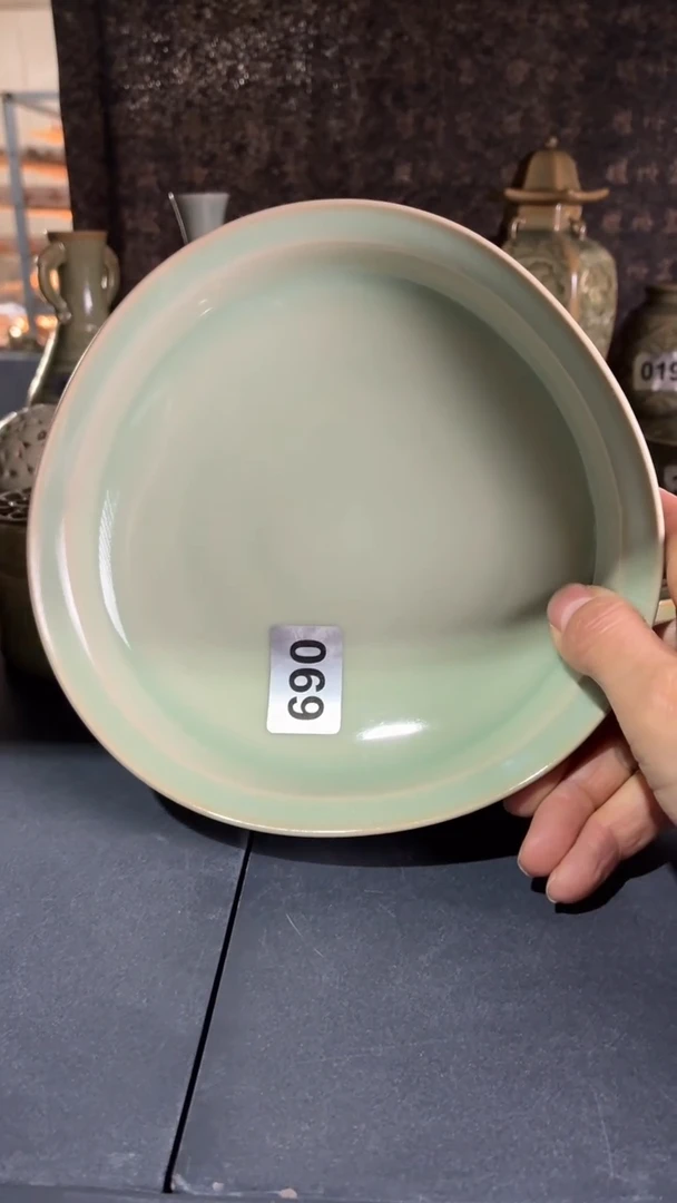 耀州窑仰山异形三足盘069