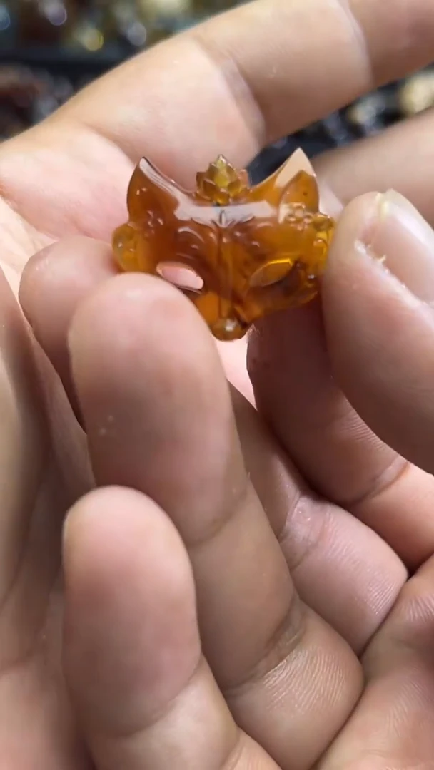 未镶嵌琥珀裸石9
