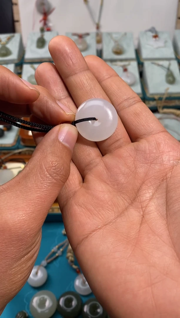 【闪购商品】和田玉颈饰未镶嵌平安扣