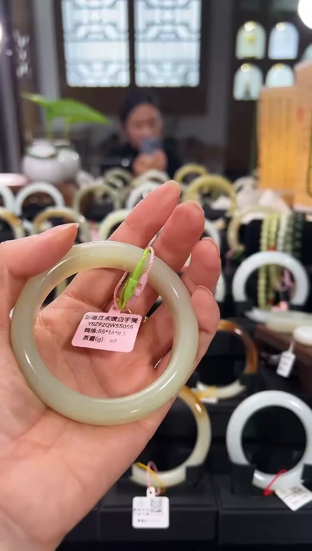 未镶嵌手镯和田玉新疆且末暖白手镯55