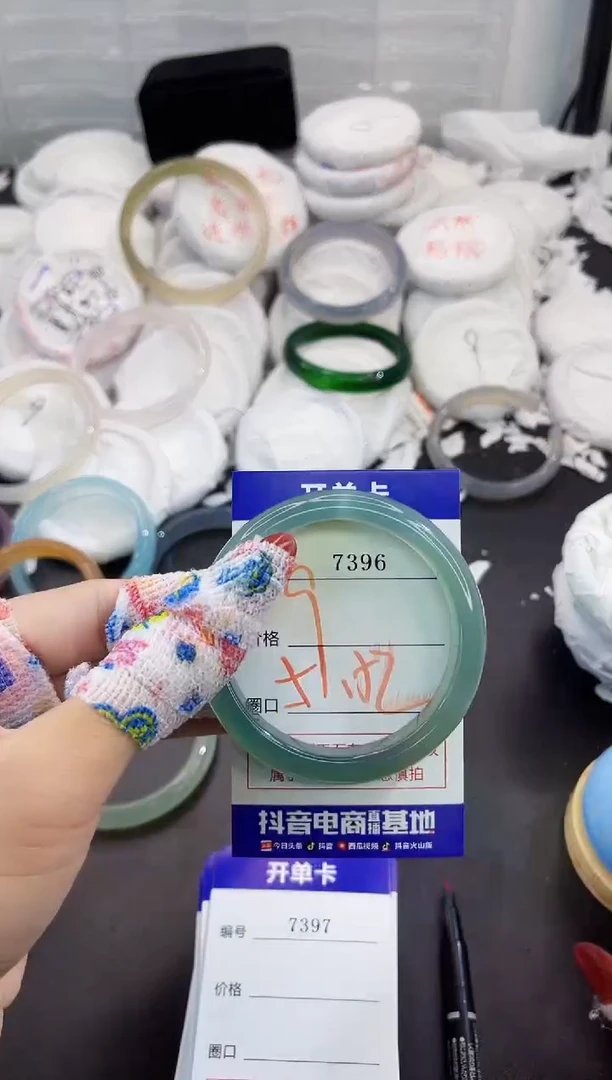 玛瑙/玉髓手镯未镶嵌7396