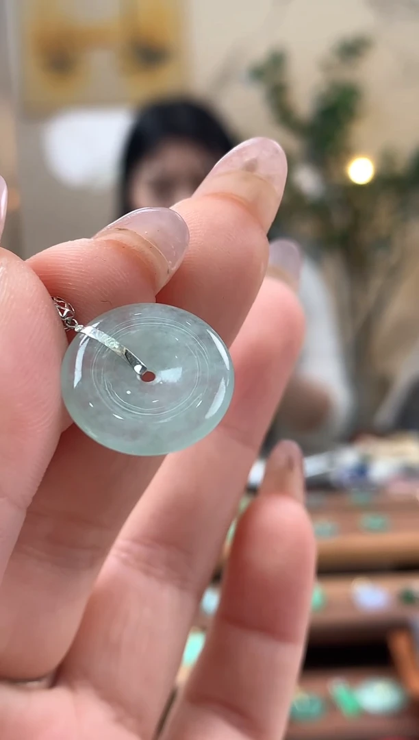 【闪购商品】翡翠吊坠(不含链)18K金镶嵌平安扣