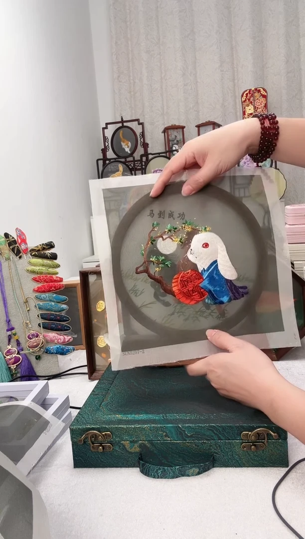 扇子苏绣作品手工摆台