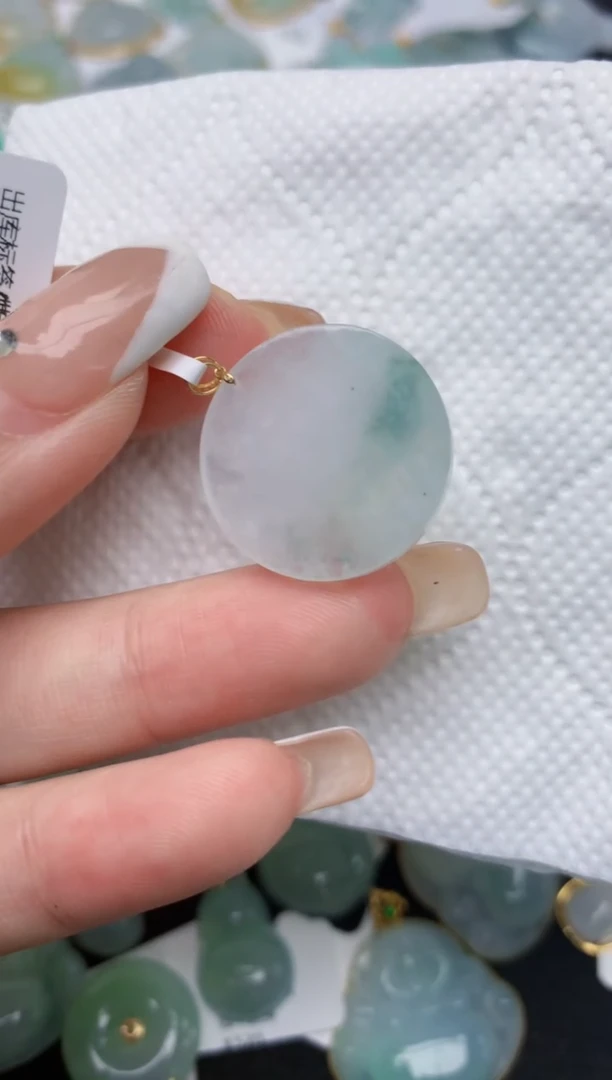 翡翠18K金镶嵌颈饰天然缅甸A货翡翠