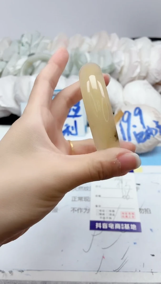 石英质玉手镯未镶嵌223/