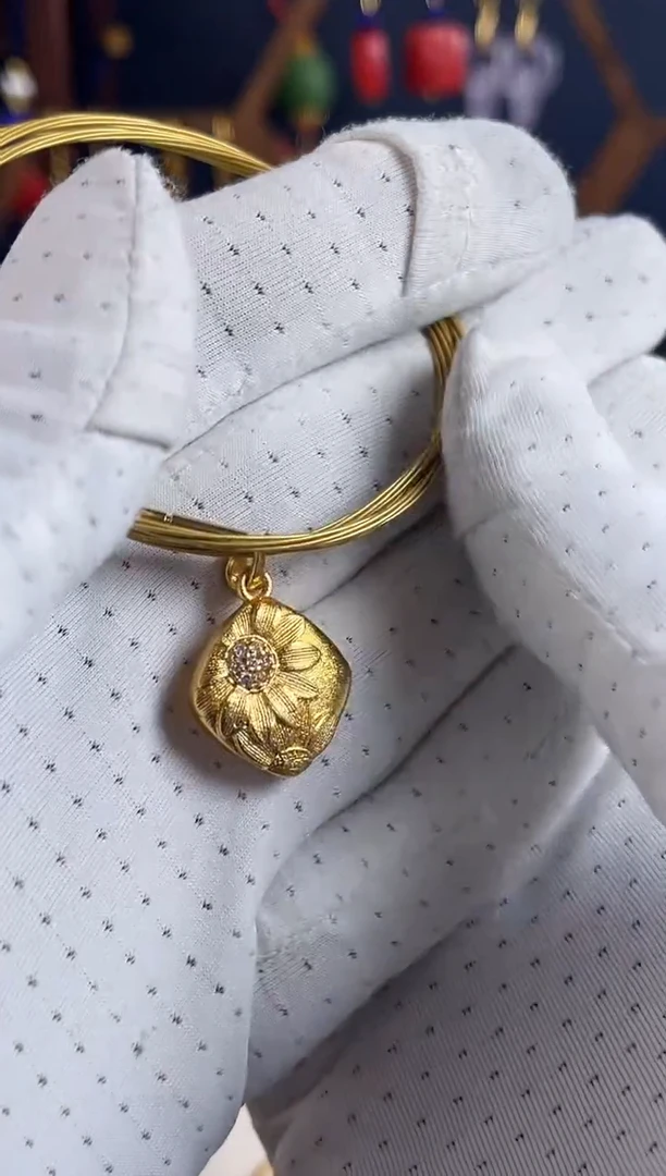 珐琅太阳花立体小吊坠