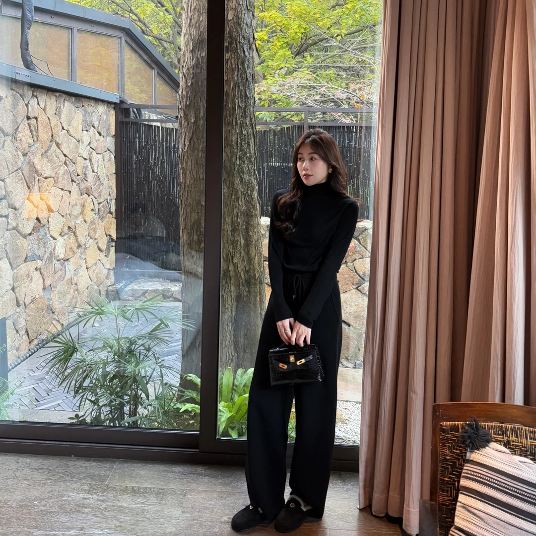 syna 自由假期 松紧腰抽绳简约纯色百搭直筒休闲裤-黑色拍这