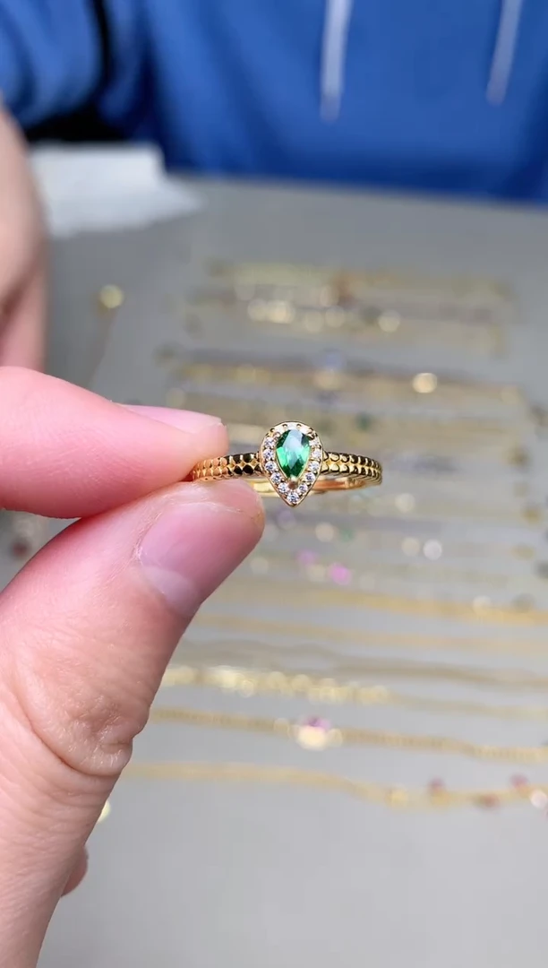 银S925镶嵌戒指石榴石（沙弗莱）戒指