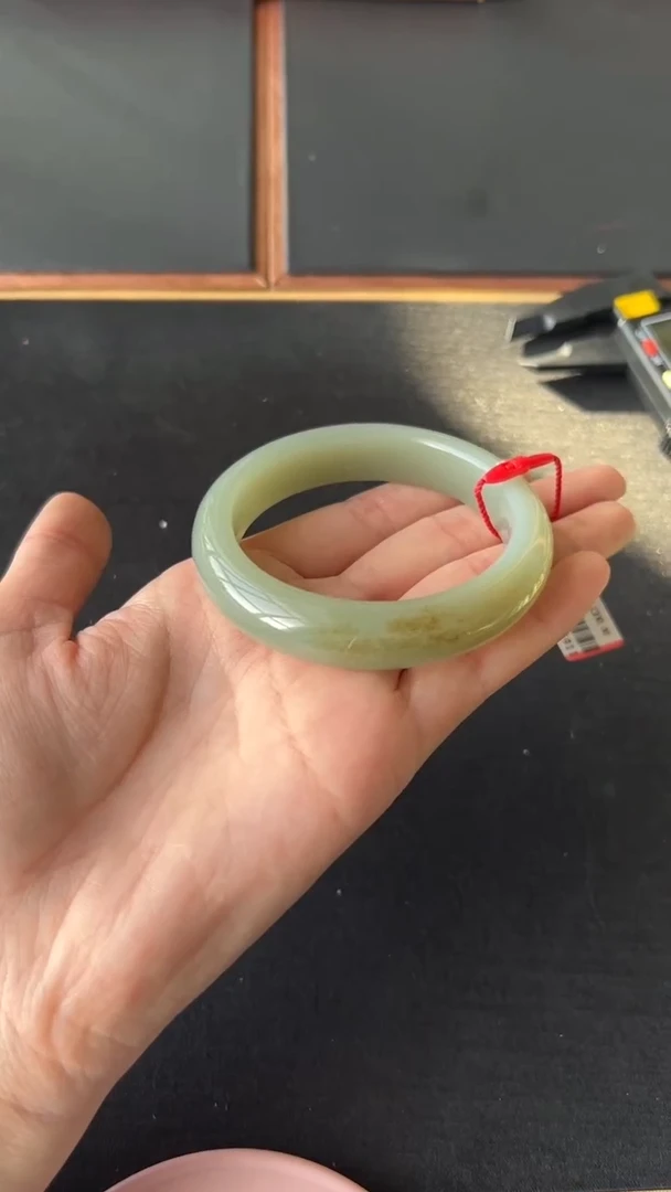 【闪购商品】和田玉手镯未镶嵌且末微色差近矿57