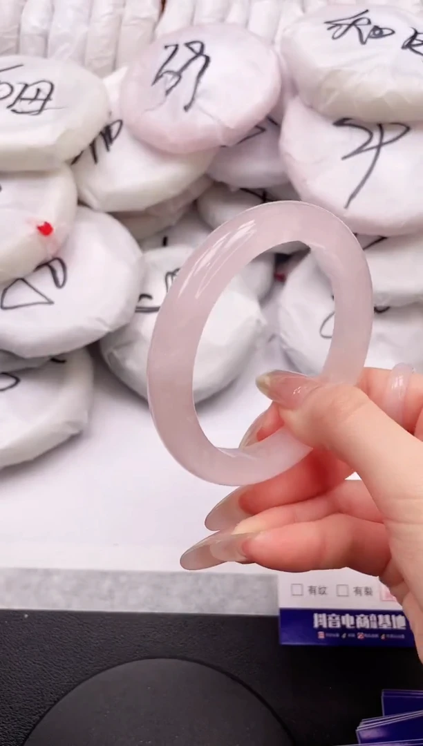 【闪购商品】石英质玉手镯未镶嵌23K41-61