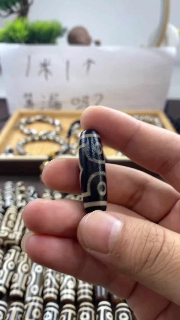 玛瑙/玉髓散珠三**裁天珠