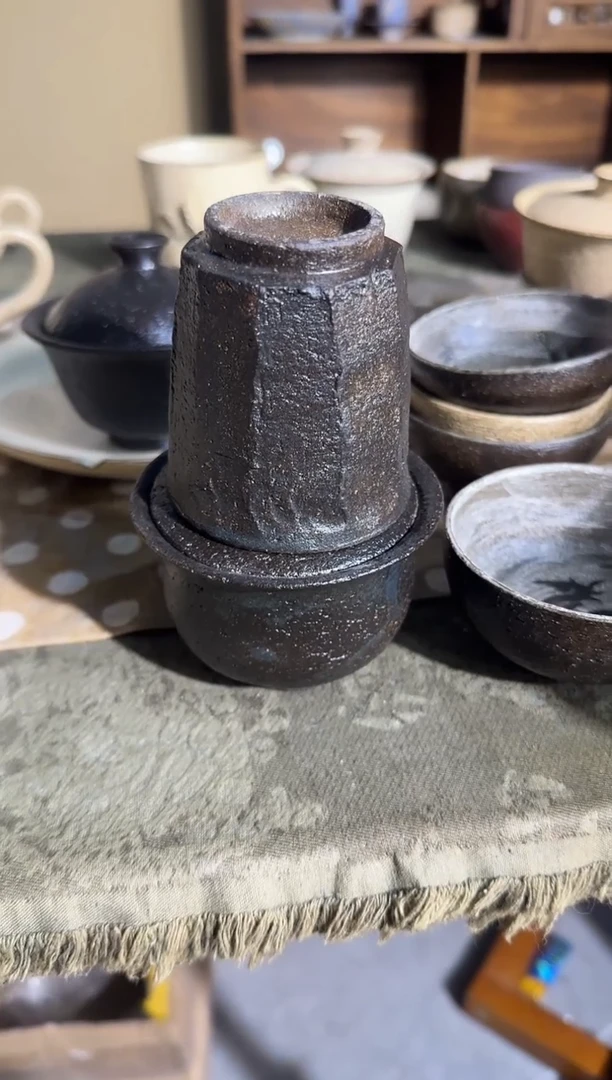 瓷片?****。手作粉引黑炭盖碗+杯子