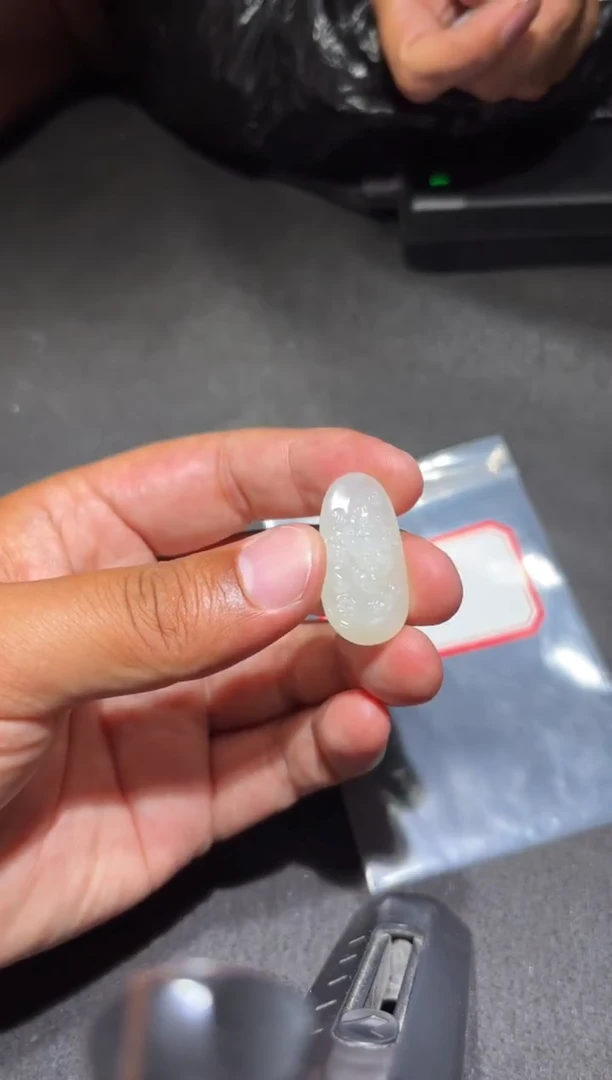 未镶嵌和田玉（糖玉）挂件和田玉