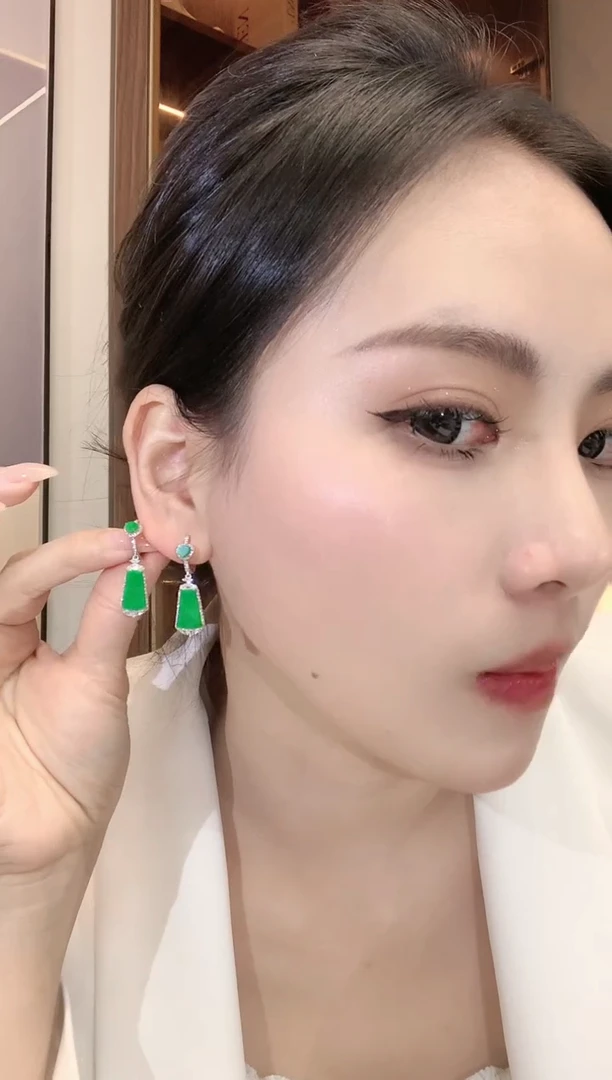 【闪购商品】翡翠耳饰18K金镶嵌C28一对