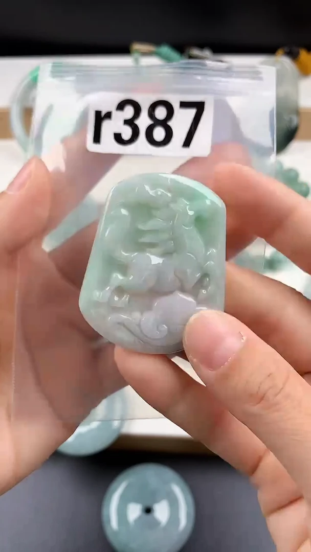 颈饰未镶嵌翡翠天然翡翠吊坠挂件