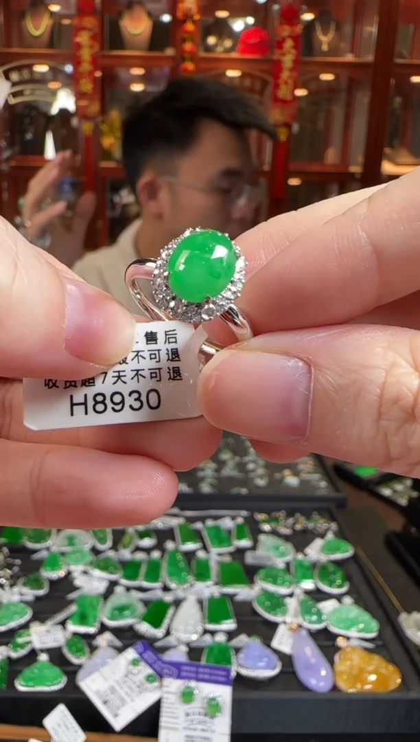 18K金镶嵌戒指翡翠H8930冰绿蛋面戒指