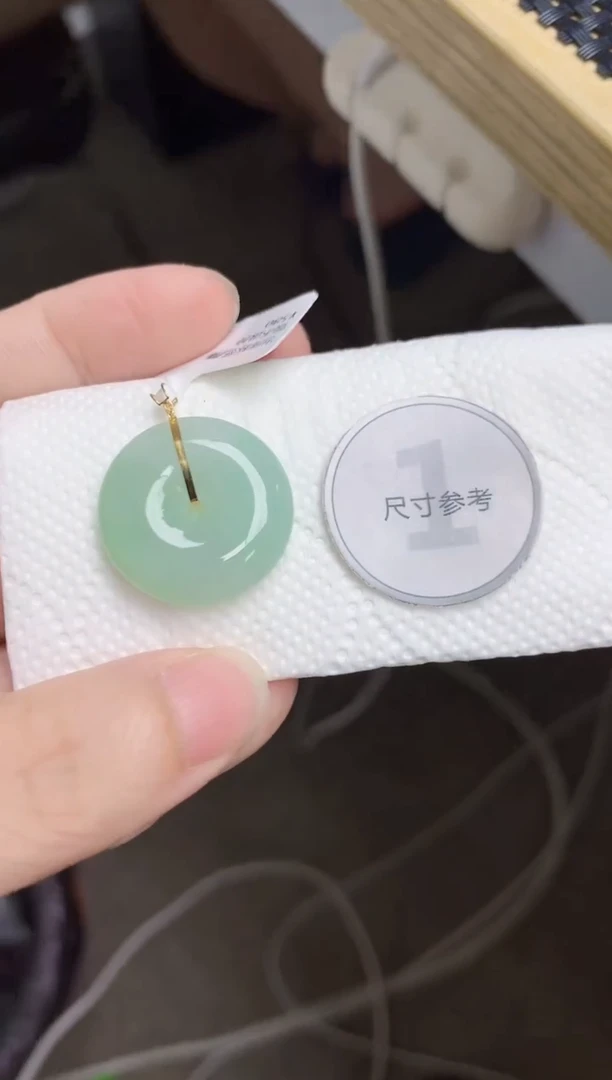 翡翠18K金镶嵌颈饰天然缅甸A货翡翠