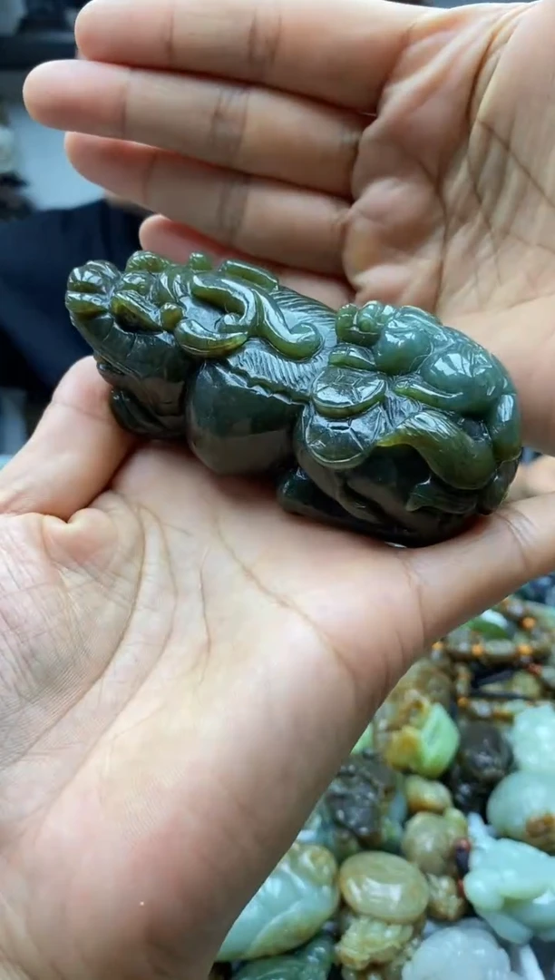 未镶嵌和田玉摆件1