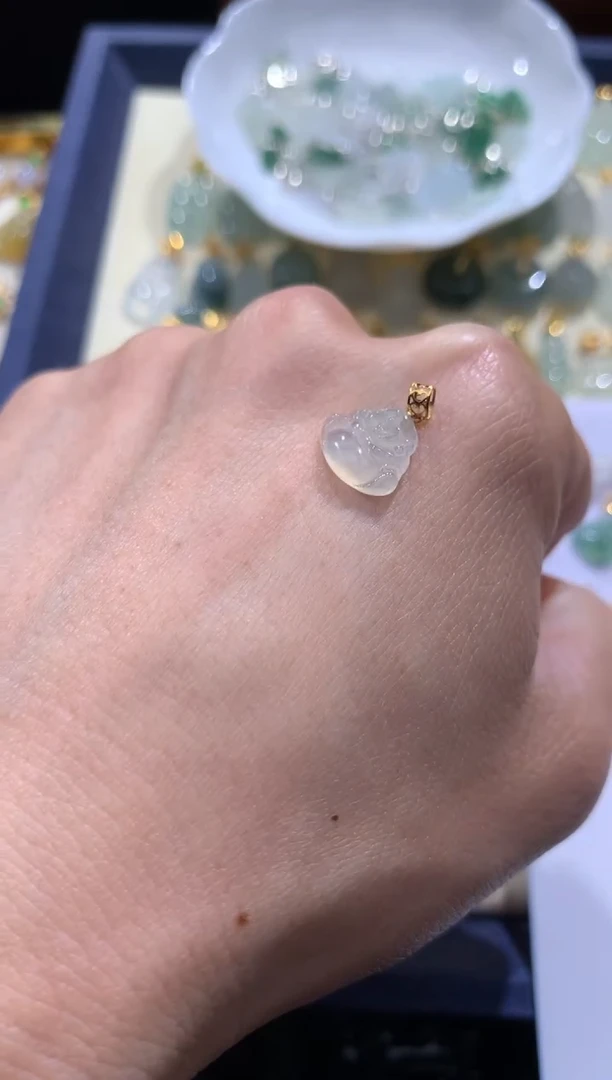 颈饰18K金镶嵌翡翠翡翠