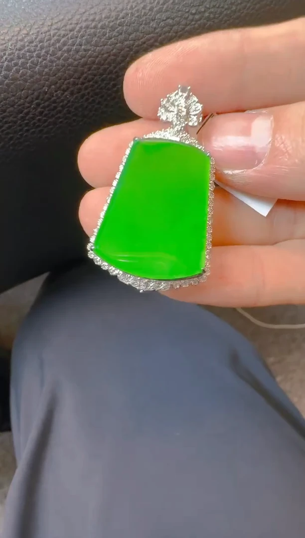 吊坠(赠链)18K金镶嵌翡翠天然A货翡翠