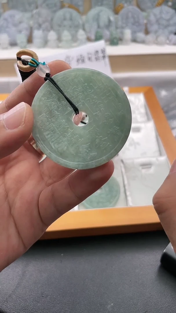 翡翠未镶嵌颈饰..../7/6/ 168多样性发其一