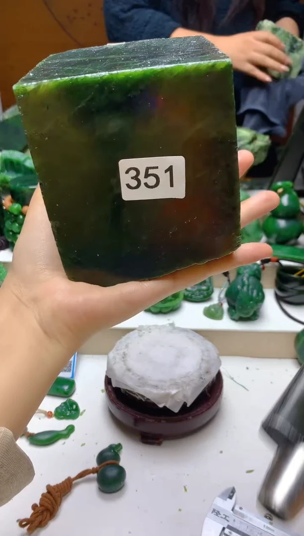 未镶嵌和田玉（碧玉）珠宝半成品0
