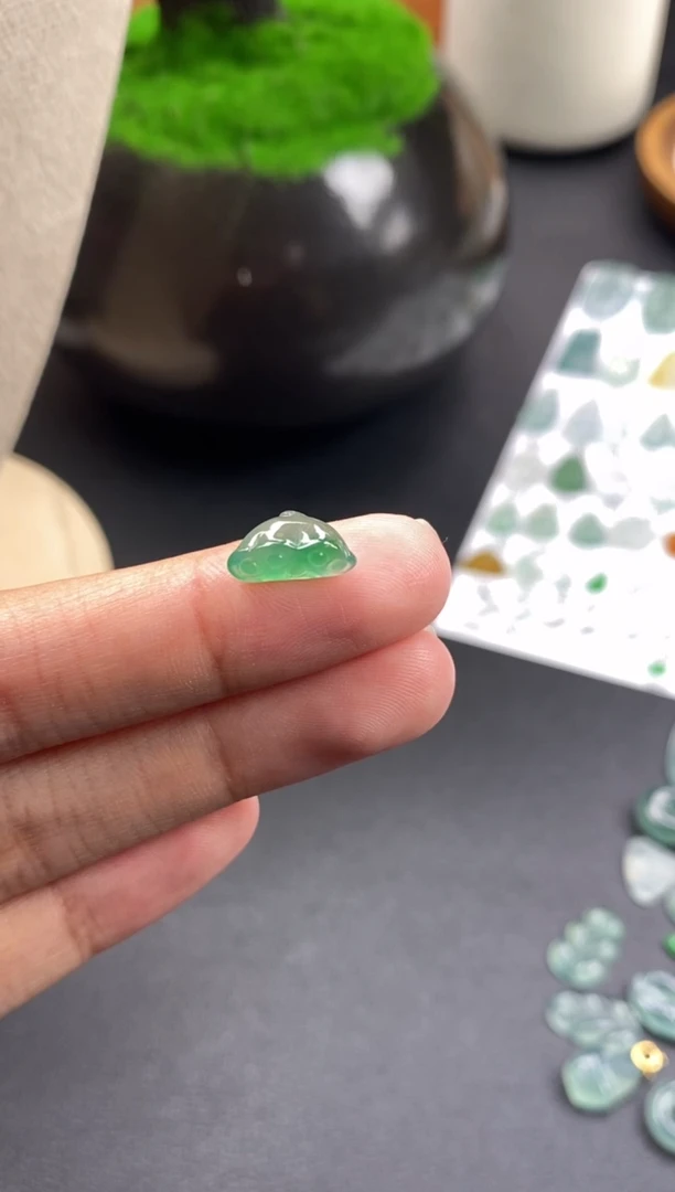 颈饰未镶嵌翡翠翡翠冰种裸石
