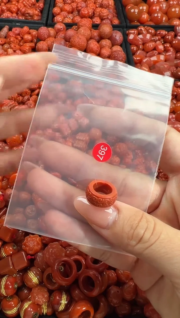 南红玛瑙未镶嵌颈饰1