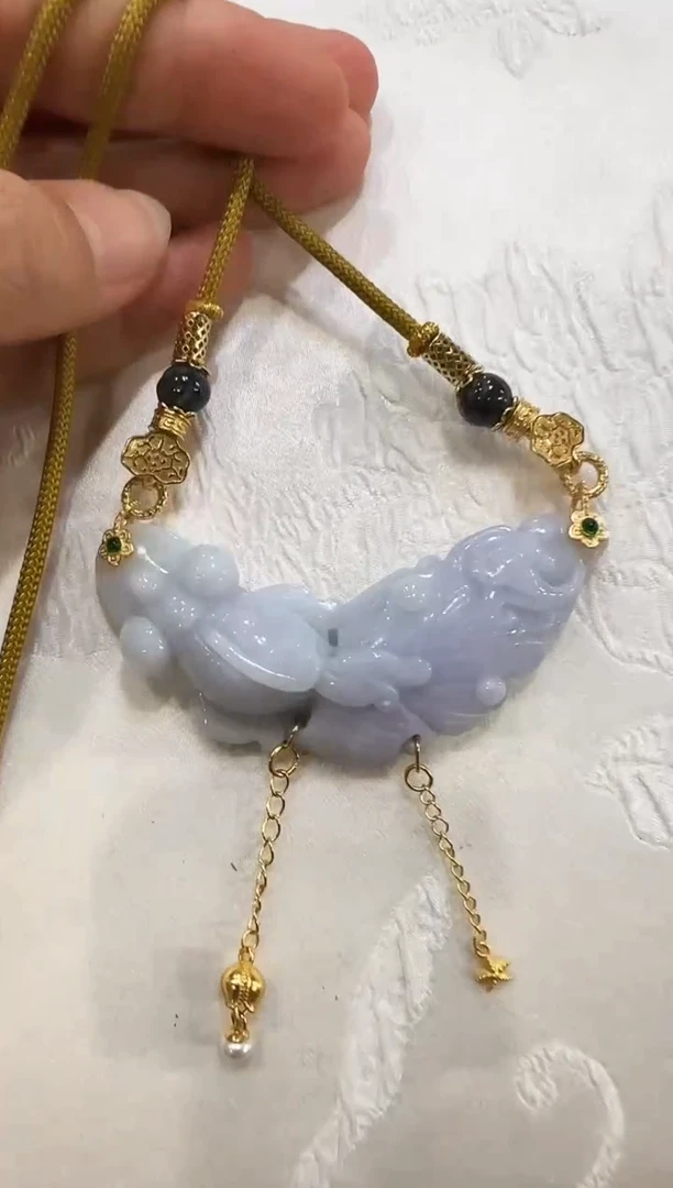 翡翠未镶嵌颈饰国风