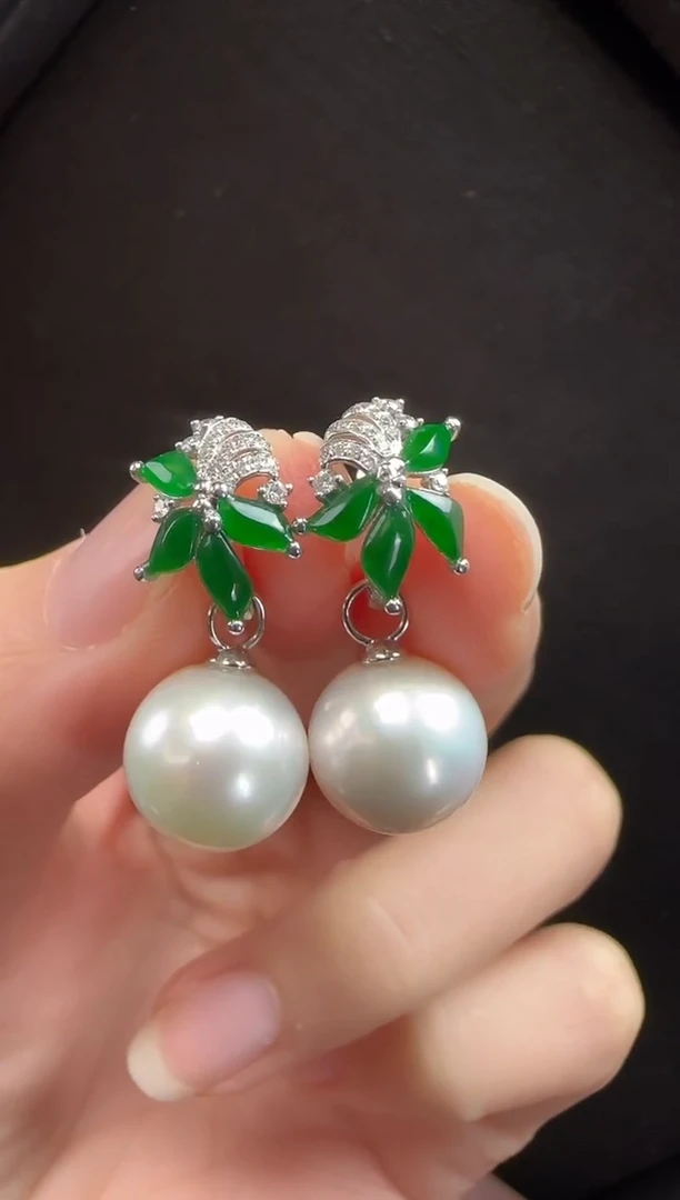 18K金镶嵌翡翠耳饰405随形一对