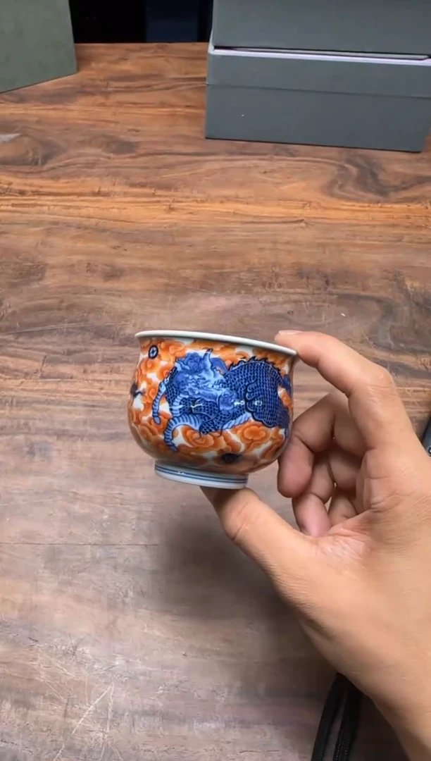 志纯窑 青花矾红麒麟云纹拢香杯