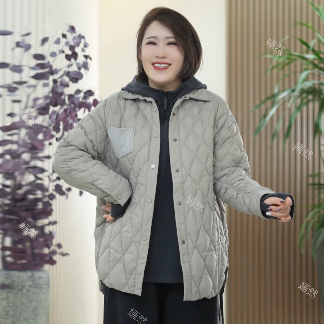 轻薄羽绒服女抽褶前短后布衣风格菱形格按扣大码时尚90白鸭绒外套
