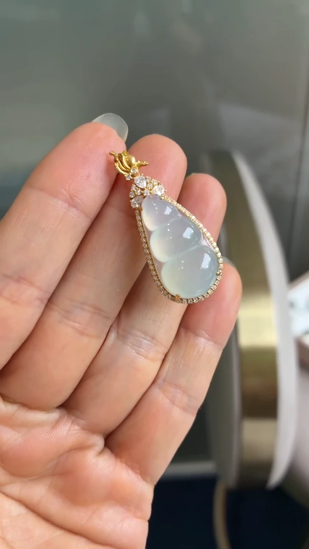 颈饰18K金镶嵌翡翠天然翡翠A货