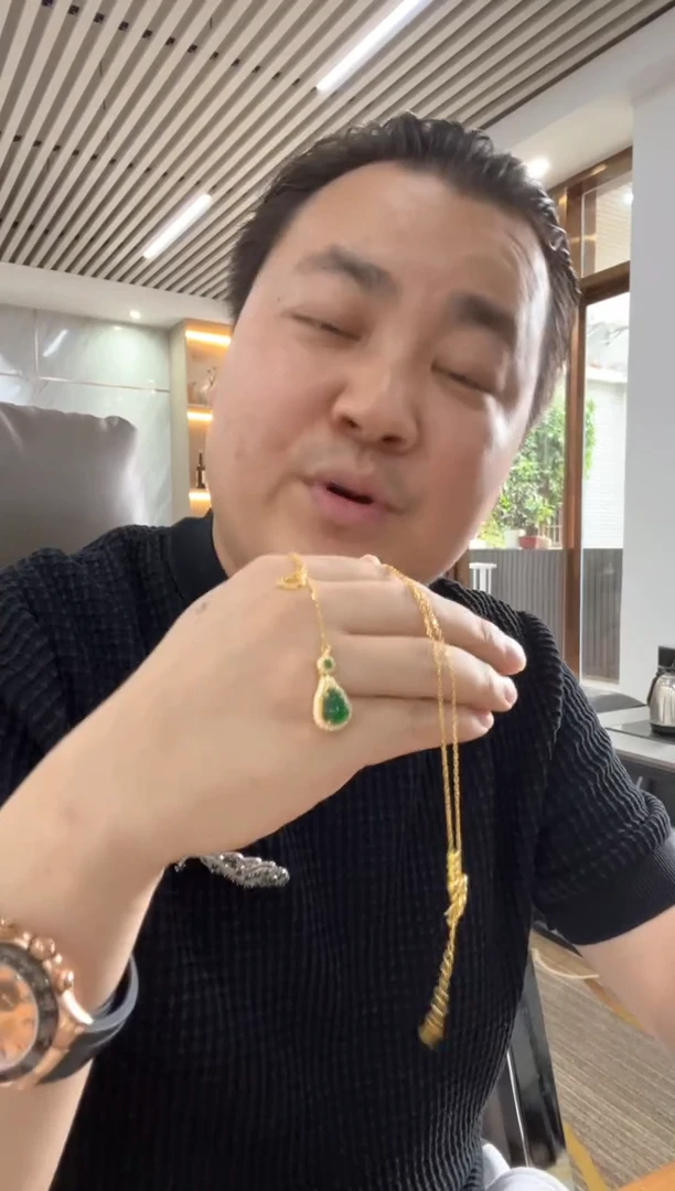 翡翠未镶嵌颈饰吊坠