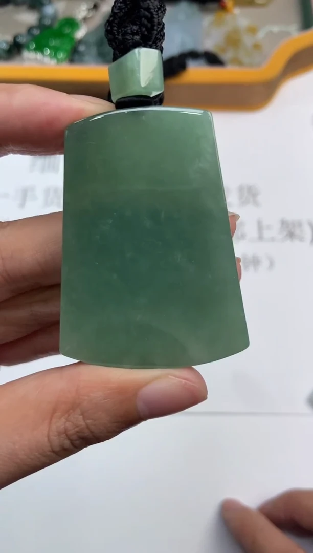 未镶嵌挂件翡翠370772    多人