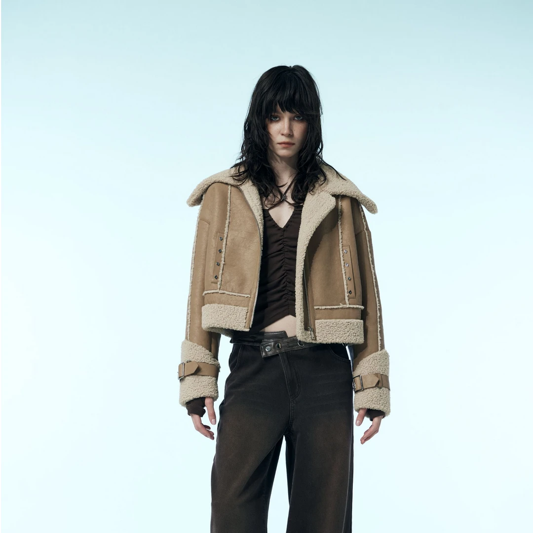 UHOT/诱货杏色毛绒女秋冬翻领外套保暖时尚显瘦气质新款UWWW3W407