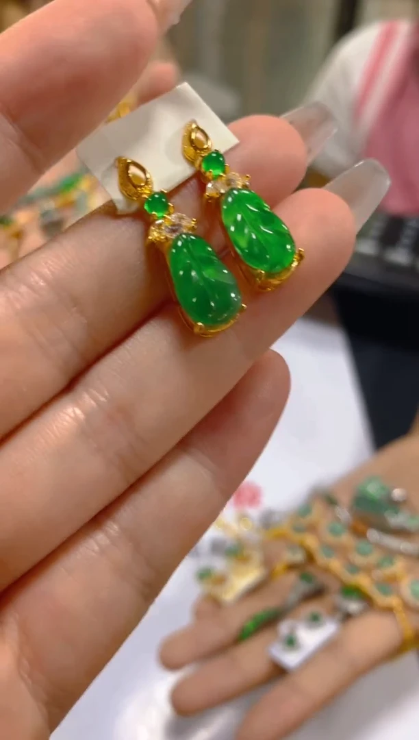 未镶嵌翡翠耳饰多样性发一