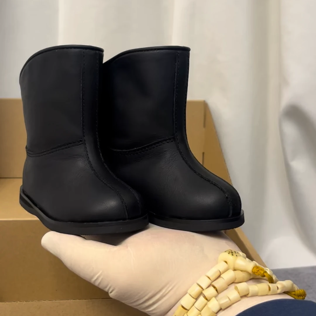 宝宝靴子，头层牛皮，防滑鞋底，加绒保暖，轻便舒适儿童百搭黑色真皮