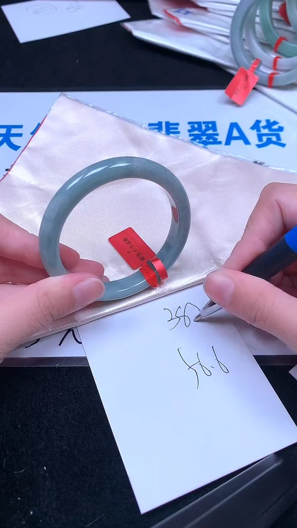 未镶嵌手镯翡翠.