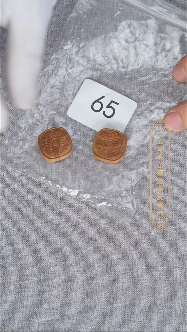 檀香木吊坠老山檀方形小雕刻牌【前世今生】随机发 65