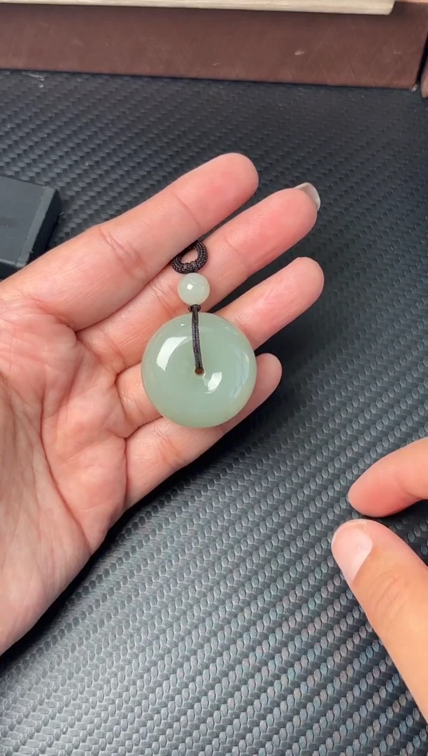 吊坠(赠链)未镶嵌和田玉且末微色差近矿平安扣m