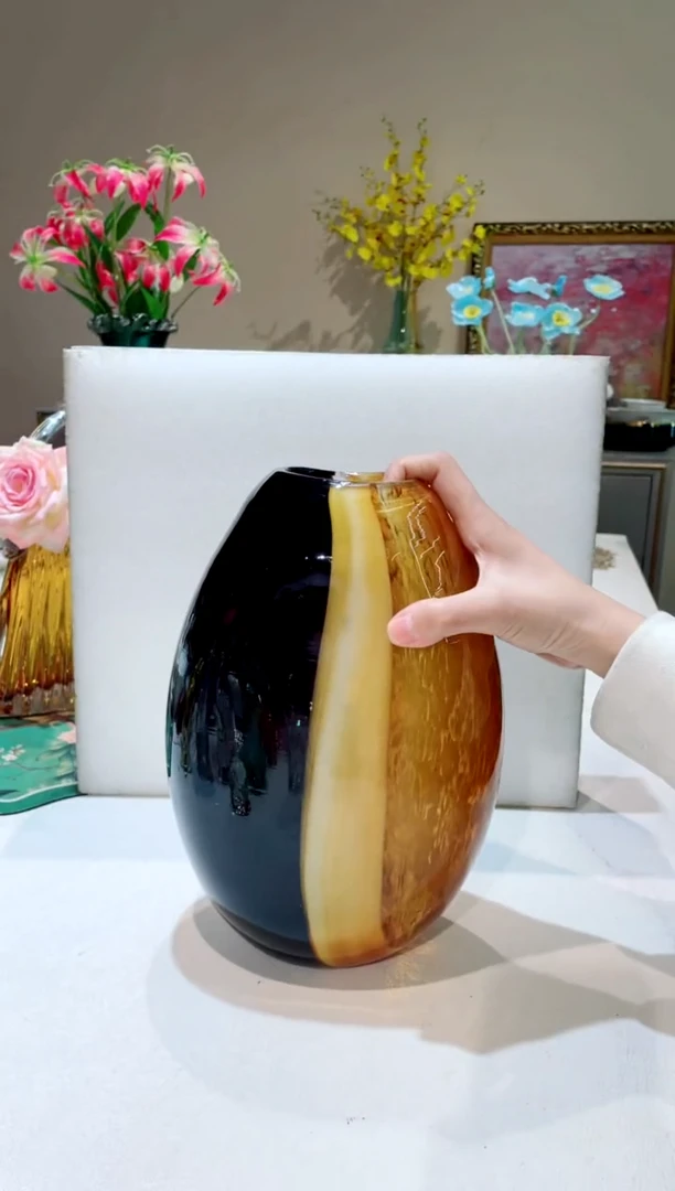 【闪购商品】琉璃手工艺品小号黑金渐变花瓶 微瑕