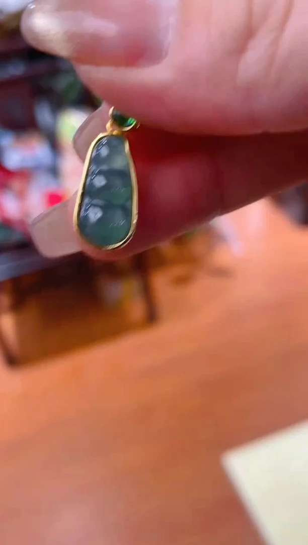 【闪购商品】翡翠吊坠(不含链)未镶嵌多样性发其一