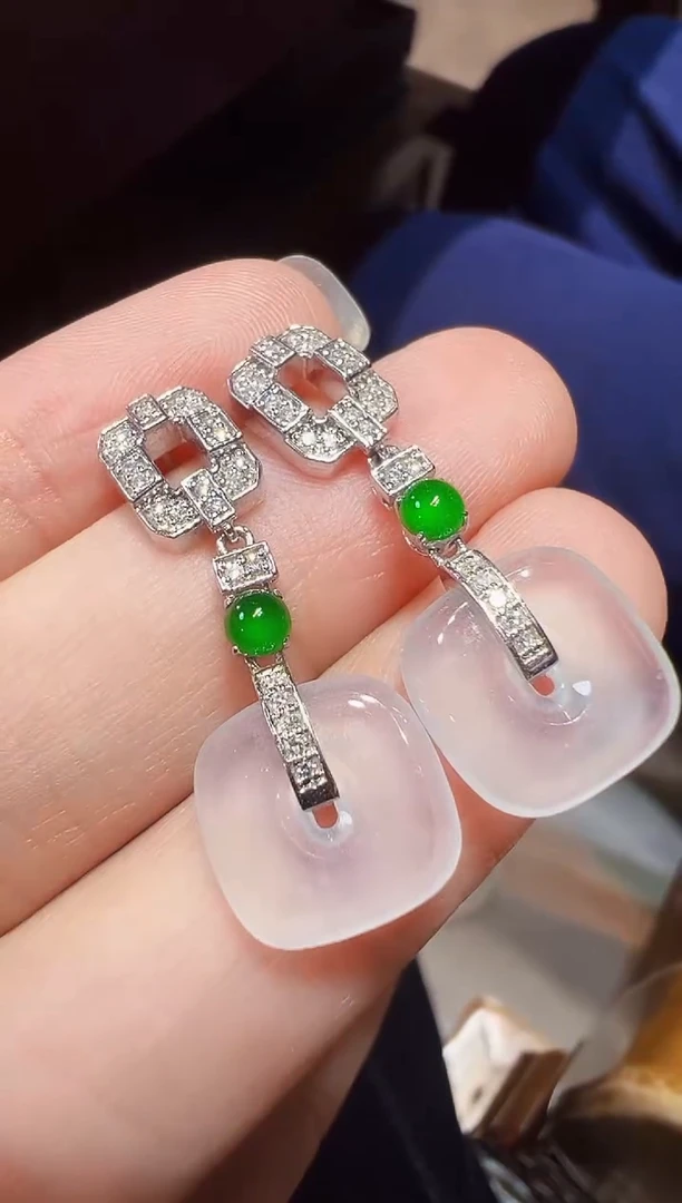 18K金镶嵌翡翠耳饰方糖